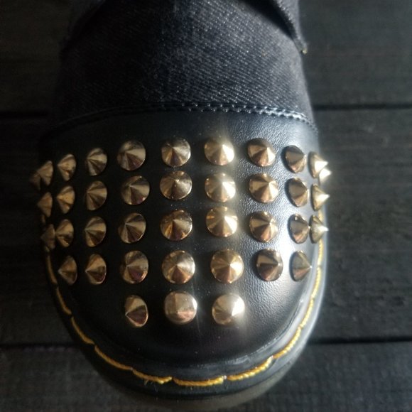 Studded boots? Yes, please! - Picture 6 of 7
